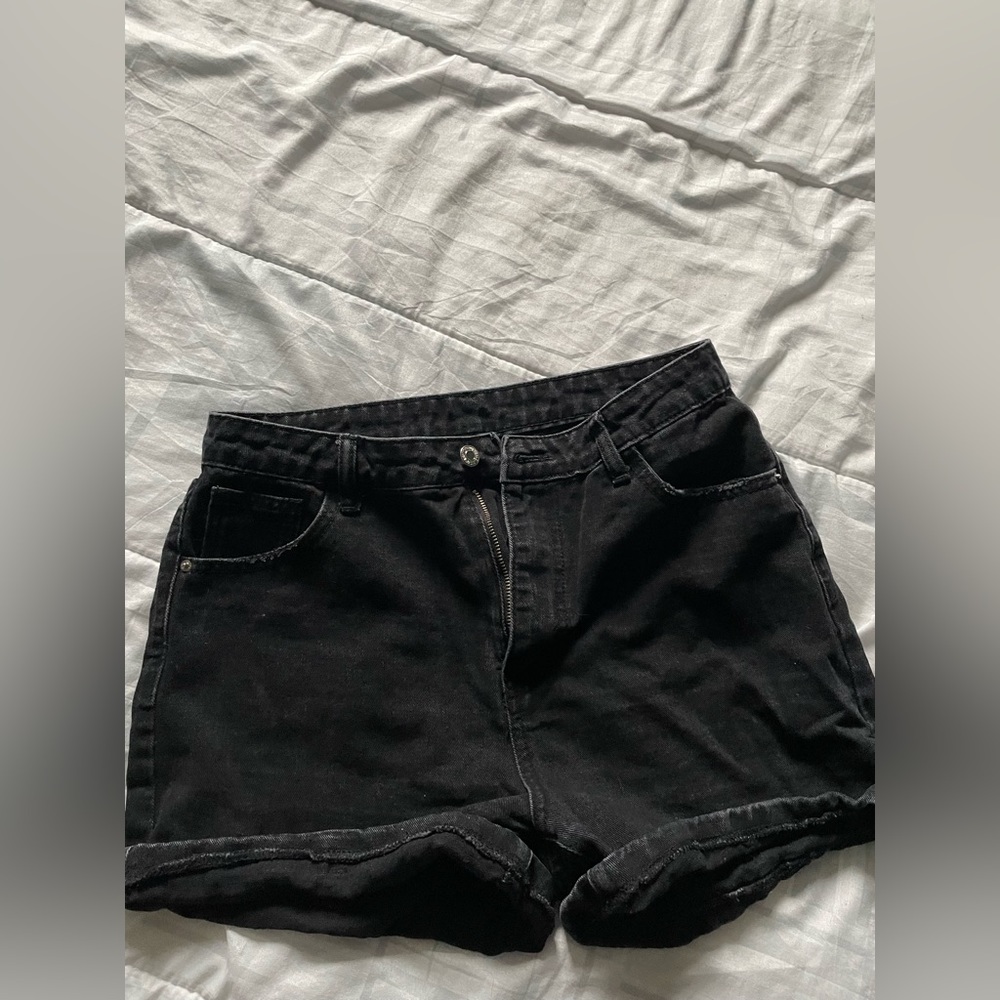 Romwe black denim shorts 🩳